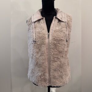 CAbi #251 Reversible Alpine Champagne Women's Faux Fur/Satin Vest, like New